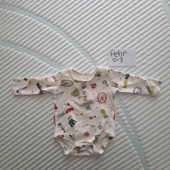 Bundle of brand named of 0-3 month clothes - Picture 8 of 8